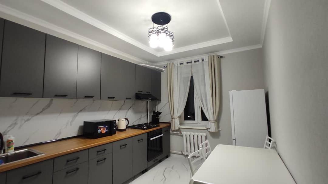 Apartment In Street Toktogula 77 Bisjkek Buitenkant foto