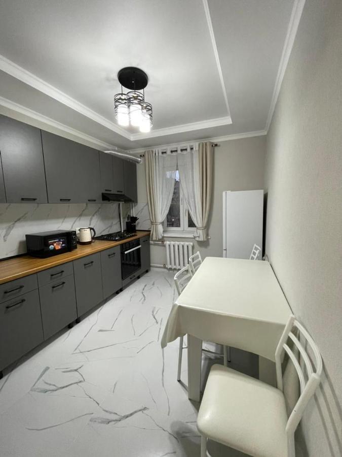 Apartment In Street Toktogula 77 Bisjkek Buitenkant foto