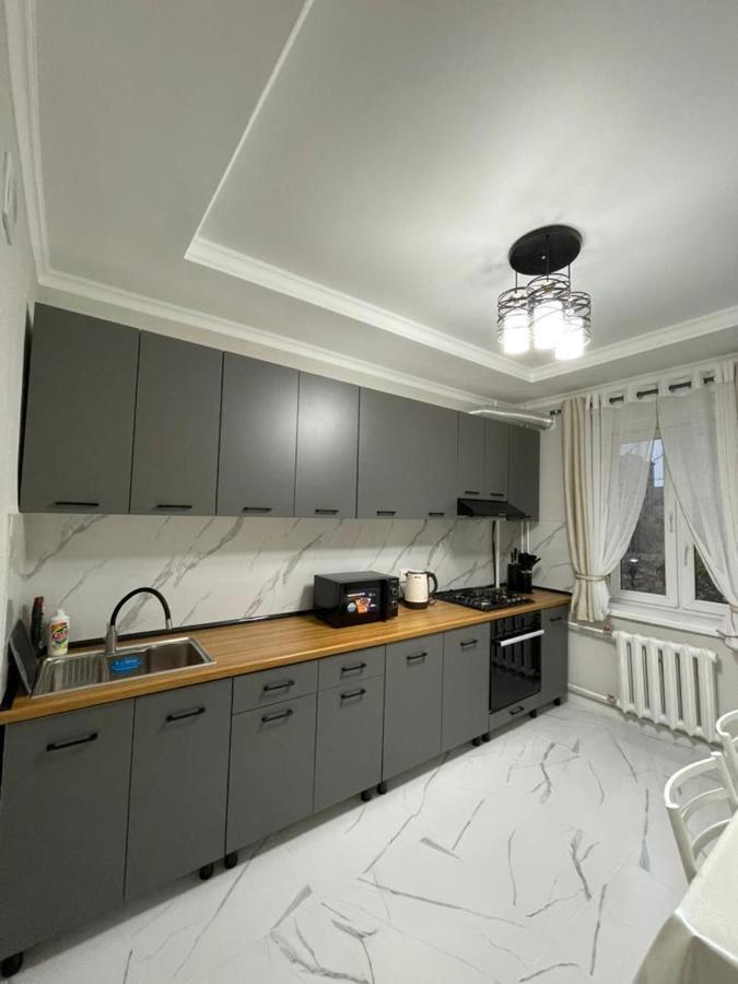 Apartment In Street Toktogula 77 Bisjkek Buitenkant foto